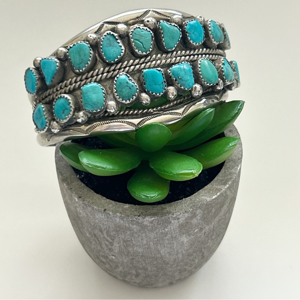 Breathtaking Vintage Statement Southwestern Turquoise Silver Cuff Bracelet - Picture 5 of 13